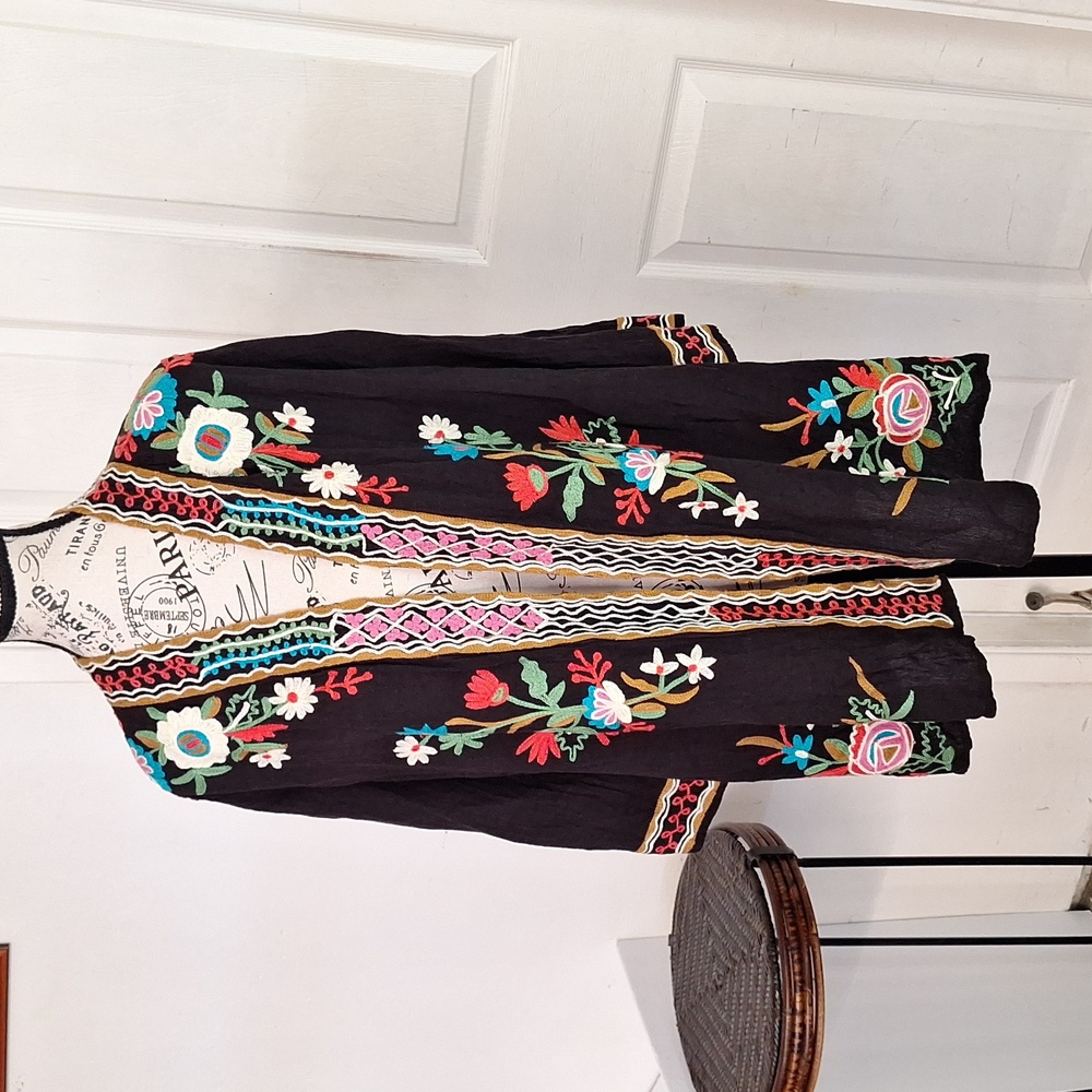 A&A Clothing Inc. Embroidered Bright Floral  Open Cardigan Women Small